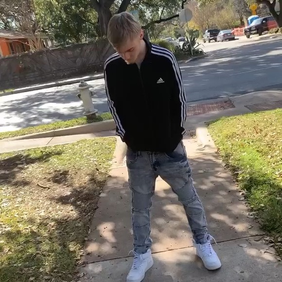 Meet your Posher, Gilbert - Picture 1 of 1